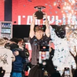 medium_Teorema_levantando_el_trofeo_de_campeon_de_la_Final_Nacional_de_Red_Bull_Batalla_de_Chile_e672aafd4a